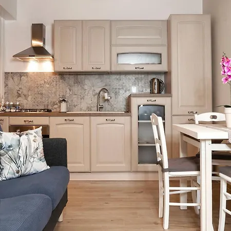 Elegant Comfy Three-rooms In Eur With Parking Apartament