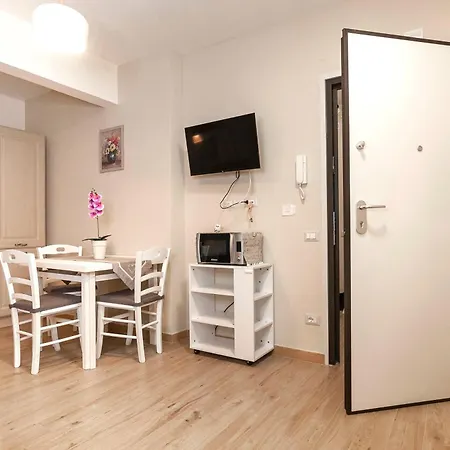 Elegant Comfy Three-rooms In Eur With Parking Lägenhet