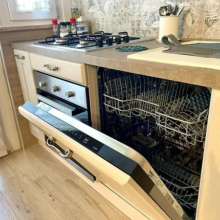 Elegant Comfy Three-rooms In Eur With Parking Apartamento