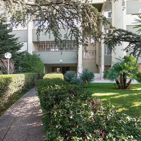 Elegant Comfy Three-rooms In Eur With Parking Apartamento Roma