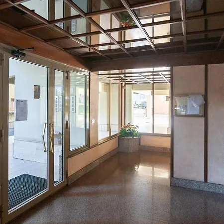 Elegant Comfy Three-rooms In Eur With Parking Apartamento