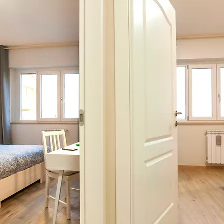 Elegant Comfy Three-rooms In Eur With Parking Lägenhet