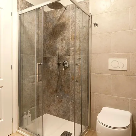 Elegant Comfy Three-rooms In Eur With Parking Apartamento