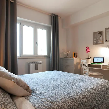 Elegant Comfy Three-rooms In Eur With Parking Lägenhet *