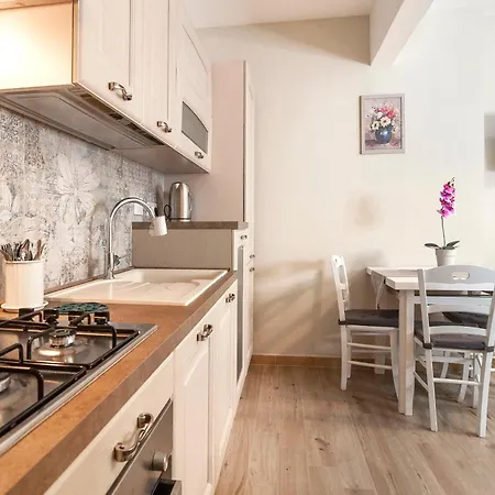 Lägenhet Elegant Comfy Three-rooms In Eur With Parking Rom