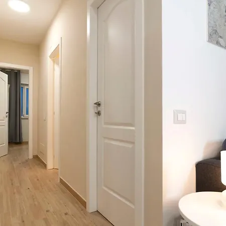 Apartamento Elegant Comfy Three-rooms In Eur With Parking *