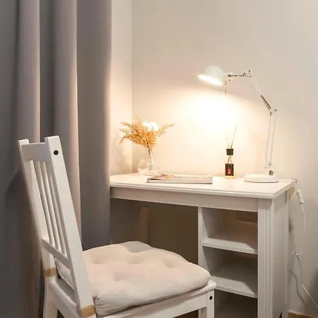 Apartamento Elegant Comfy Three-rooms In Eur With Parking