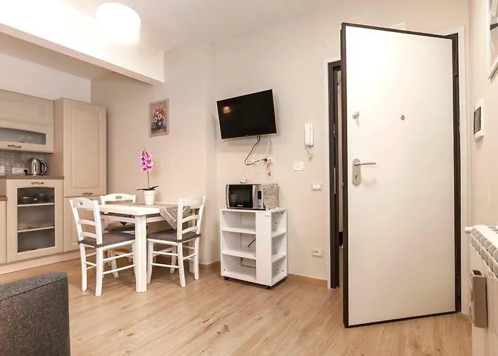 Elegant Comfy Three-rooms In Eur With Parking Апартаменты