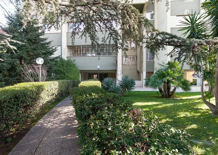 Elegant Comfy Three-rooms In Eur With Parking Апартаменты Рим