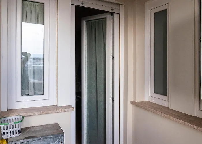 Elegant Comfy Three-rooms In Eur With Parking Рим