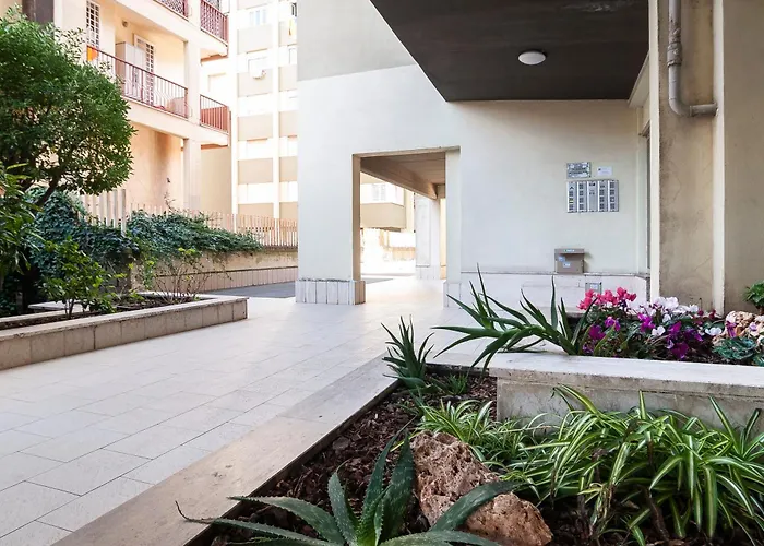 Elegant Comfy Three-rooms In Eur With Parking *