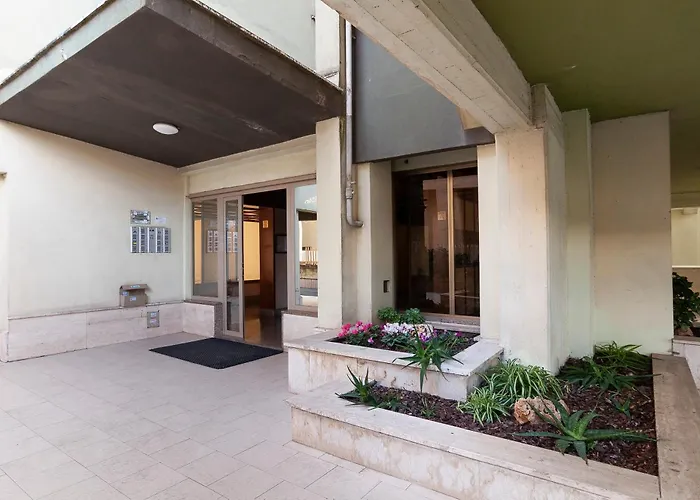 Апартаменты Elegant Comfy Three-rooms In Eur With Parking